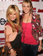 Ashley Tisdale : TI4U_u1142008758.jpg