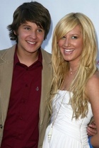 Ashley Tisdale : TI4U_u1154711447.jpg