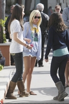 Ashley Tisdale : ashley_tisdale_1267456645.jpg