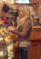 Ashley Tisdale : ashley_tisdale_1267498686.jpg