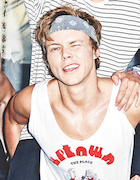 Ashton Irwin : ashton-irwin-1484585193.jpg