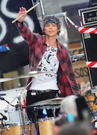 Ashton Irwin in General Pictures, Uploaded by: supremequeensaxon