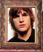 Ashton Kutcher : ASHKUTCHER.jpg