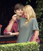 Ashton Kutcher : TI4U1380578102.jpg