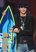 Ashton Kutcher : TI4U_u1137182235.jpg