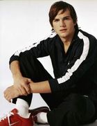 Ashton Kutcher : TI4U_u1137381772.jpg