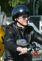 Ashton Kutcher : TI4U_u1137509661.jpg