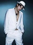 Ashton Kutcher : TI4U_u1140846770.jpg