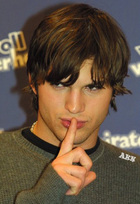 Ashton Kutcher : TI4U_u1144528650.jpg