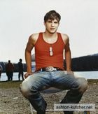 Ashton Kutcher : TI4U_u1145544440.jpg