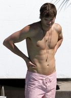 Ashton Kutcher : ashton_kutcher_1216857076.jpg