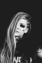 Avril Lavigne : avril-lavigne-1385337457.jpg