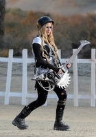 Avril Lavigne : avril-lavigne-1412095093.jpg