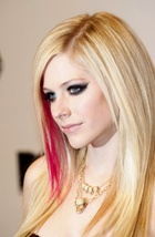 Avril Lavigne : avril-lavigne-1412816317.jpg