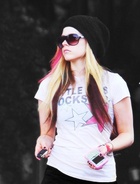 Avril Lavigne : avril-lavigne-1423936165.jpg