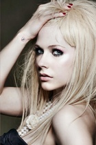 Avril Lavigne : avril-lavigne-1427218710.jpg