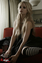 Avril Lavigne : avril_lavigne_1176139965.jpg