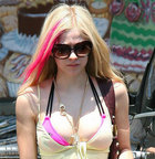 Avril Lavigne : avril_lavigne_1208881444.jpg