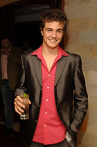 Beau Mirchoff : TI4U_u1150072542.jpg