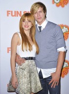 Bella Thorne : bella-thorne-1382469436.jpg