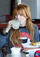 Bella Thorne : bella-thorne-1382469498.jpg