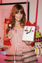 Bella Thorne : bella_thorne_1287096485.jpg