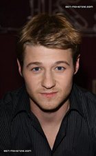 Benjamin McKenzie : TI4U_u1142634261.jpg