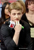 Benjamin McKenzie : TI4U_u1142634276.jpg