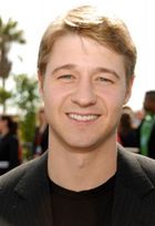 Benjamin McKenzie : TI4U_u1142634285.jpg