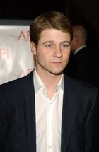 Benjamin McKenzie : TI4U_u1142963524.jpg