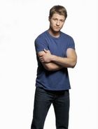 Benjamin McKenzie : TI4U_u1142963562.jpg