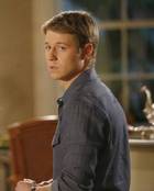 Benjamin McKenzie : TI4U_u1142963665.jpg