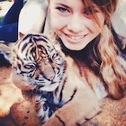 Bindi Irwin : bindi-irwin-1440372048.jpg