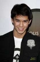 Booboo Stewart : boo-boo-stewart-1357066092.jpg