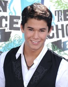 Booboo Stewart : boo-boo-stewart-1357066159.jpg