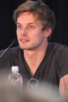 Bradley James : bradley-james-1372627349.jpg