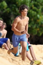 Brenton Thwaites : brenton-thwaites-1522626755.jpg