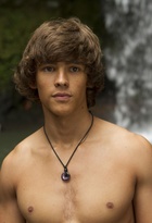 Brenton Thwaites : brenton-thwaites-1615489093.jpg