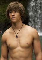 Brenton Thwaites : brenton-thwaites-1615489100.jpg