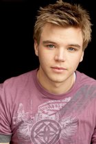 Brett Davern : brett-davern-1361335670.jpg