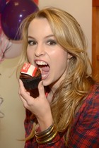 Bridgit Mendler : bridgit-mendler-1361750677.jpg