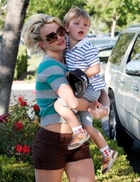 Britney Spears : britney_spears_1276986505.jpg