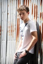 Callan McAuliffe : callan-mcauliffe-1319820745.jpg