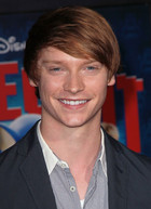 Calum Worthy : calum-worthy-1373824130.jpg