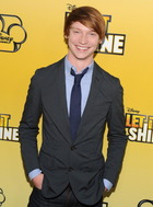 Calum Worthy : calum-worthy-1373824370.jpg