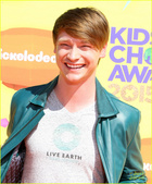 Calum Worthy : calum-worthy-1427755501.jpg