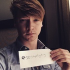 Calum Worthy : calum-worthy-1431018001.jpg