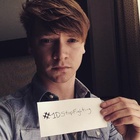 Calum Worthy : calum-worthy-1432844101.jpg