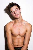 Cameron Dallas : cameron-dallas-1416672619.jpg