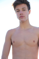 Cameron Dallas : cameron-dallas-1416672651.jpg